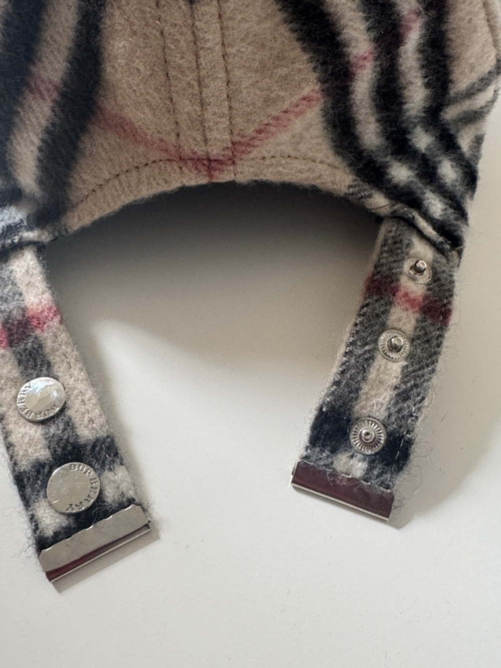 Burberry London 100% Cashmere Beige Plaid Cap with Black and Red Checks - Picture 13 of 15